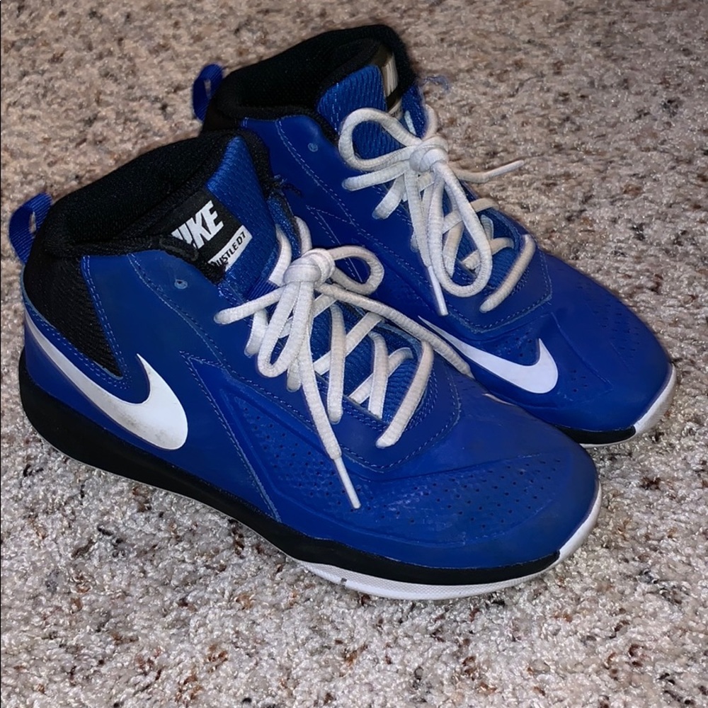 Nike Team Hustle D7 (little boys)
